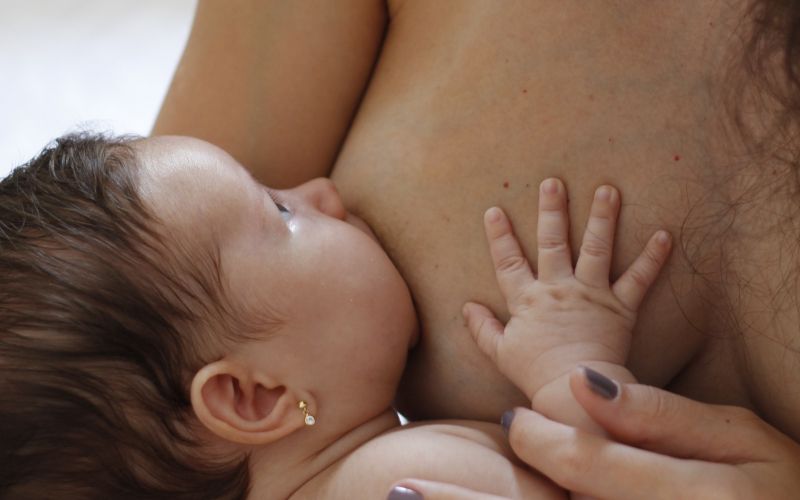 dojenje breastfeed-1570695.jpg