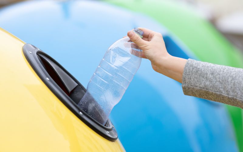 rumen-zabojnik-za-smeti