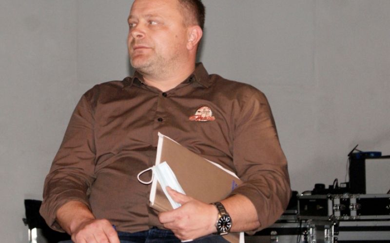 1599745555_sd-okrogla_miza01.jpg