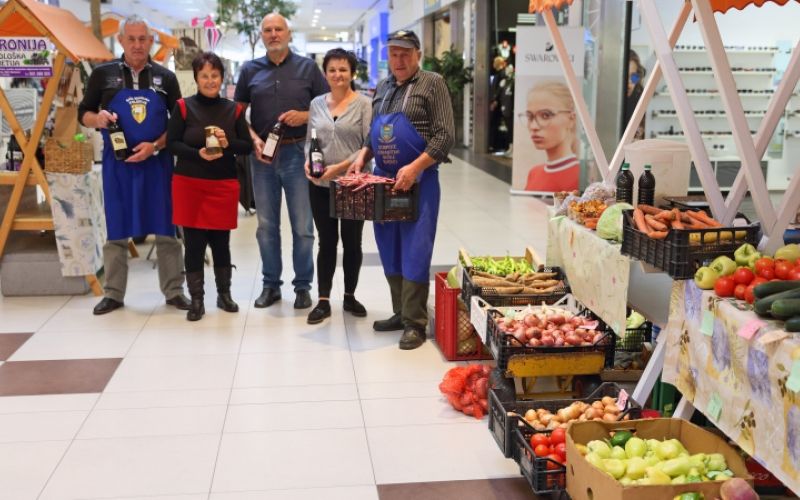 1571911656_cg_q_center_kmecka_trznica.jpg