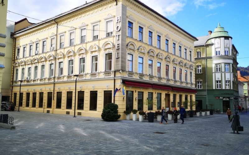 1699365704_hotel_evropa.jpg