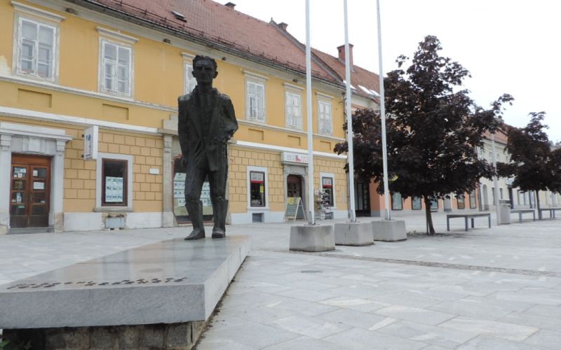 1463061168_ml-kerenčičev_trg.jpg