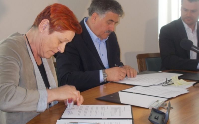 1494060092_ml-podpis_pogodbe.jpg