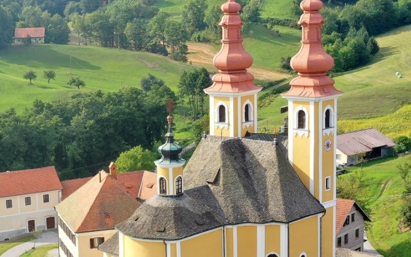 1677657161_cerkev_sladka_gora.jpg