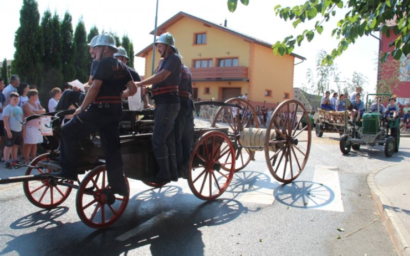 1536581860_mz_kmecki_praznik.jpg