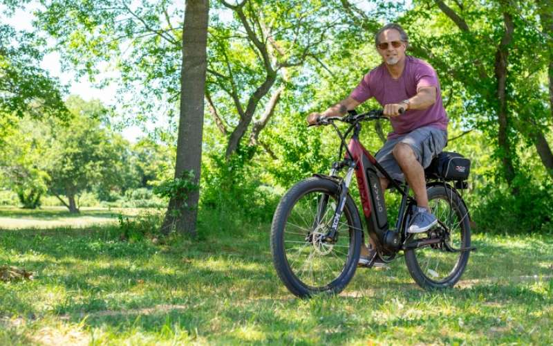 1720535505_free-photo-of-photograph-of-a-man-riding-an-electric-bicycle.jpeg