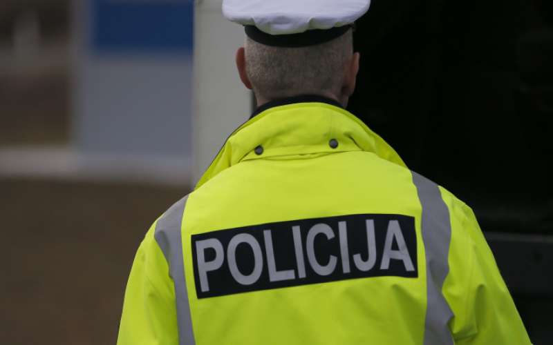 1734952881_policija_napis.jpg