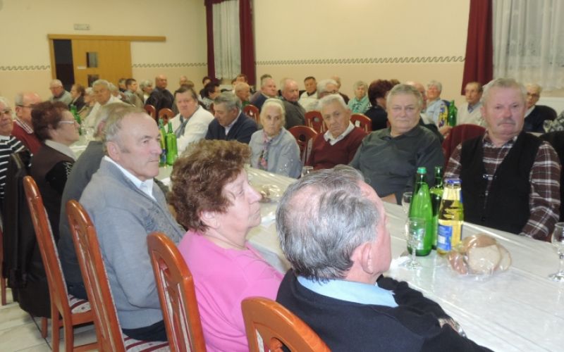 1512818104_ml-srečanje_starejsih_markovci.jpg