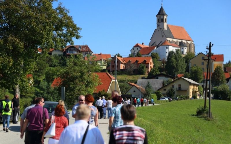 1660230781_cg_ptujska_gora_romarji.jpg