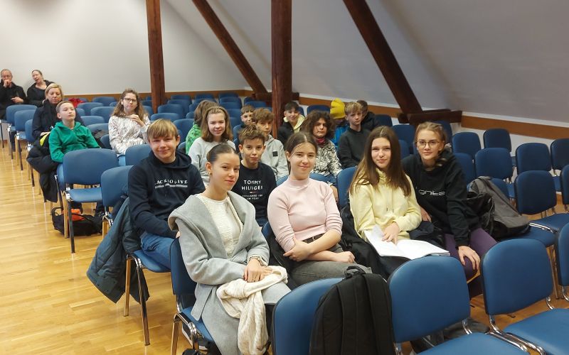 astronomija učenci.jpg