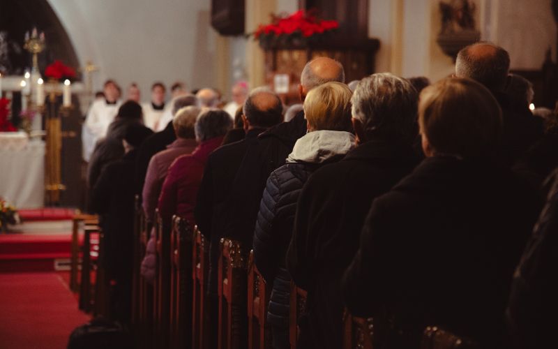 simbolična, cerkev, katoliška, kristjani, vera, križ, verniki, molitev