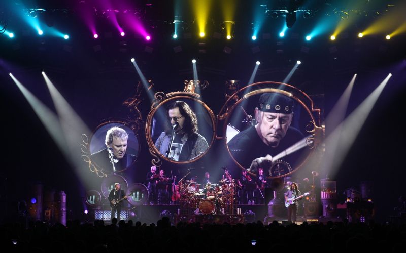 Rush, kanadski progresivni in hard rock izdelek, je navduševal tudi s svojimi vizualno izjemnimi kon