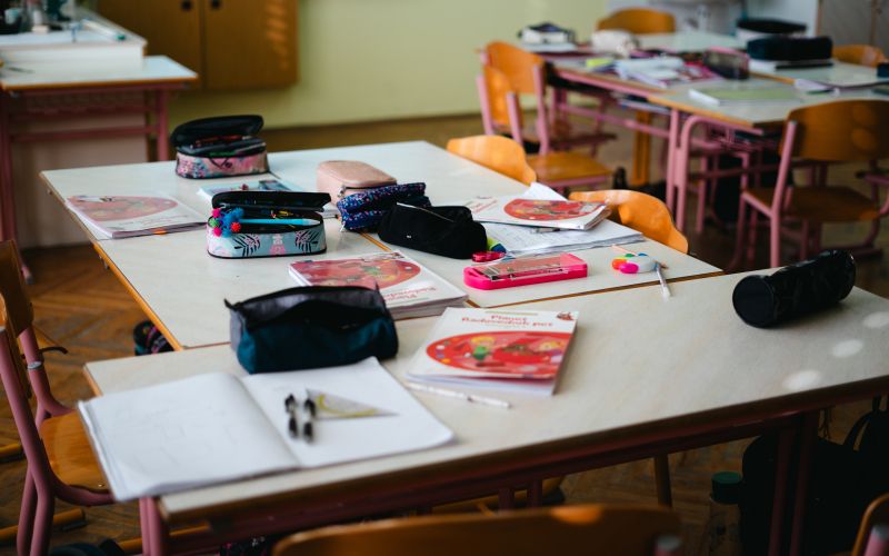 osnovna-sola-krizevci-pri-ljutomeru, osnovnosolci, simbolična, razred, tabla, učenci, zvezek, hodnik