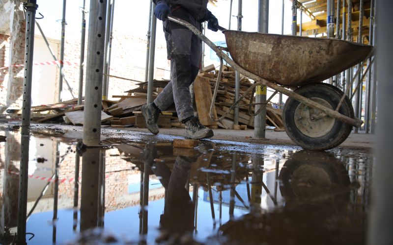 delavec, gradbeništvo, gradnja, samokolnica,