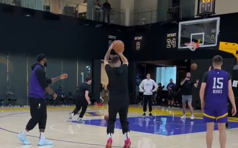 doncic lebron trojke.png