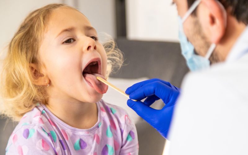 otrok bolezen pregled zdravnik.jpg