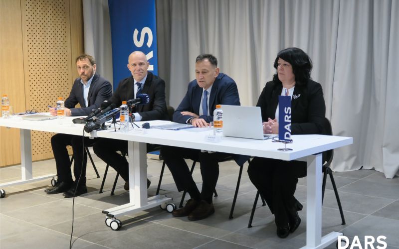 DARS novinarska konferenca.jpg