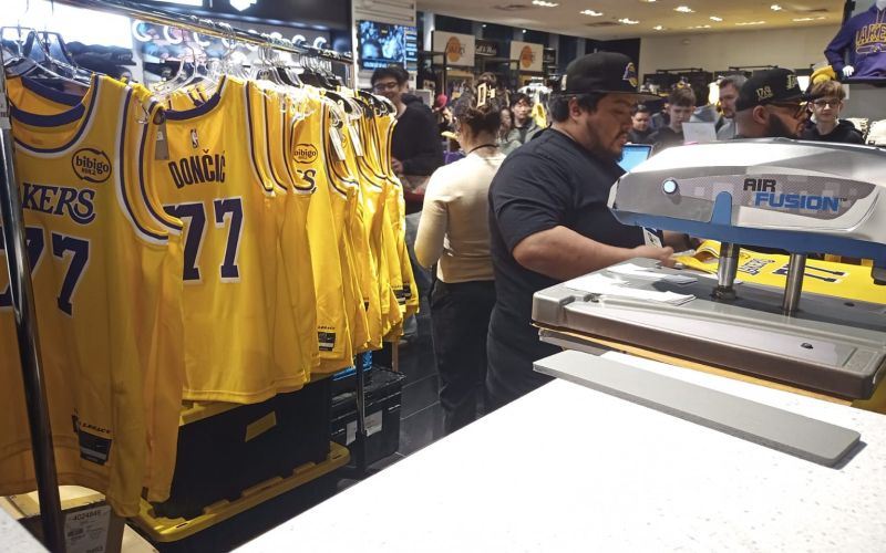 doncic lakers dresi.jpg