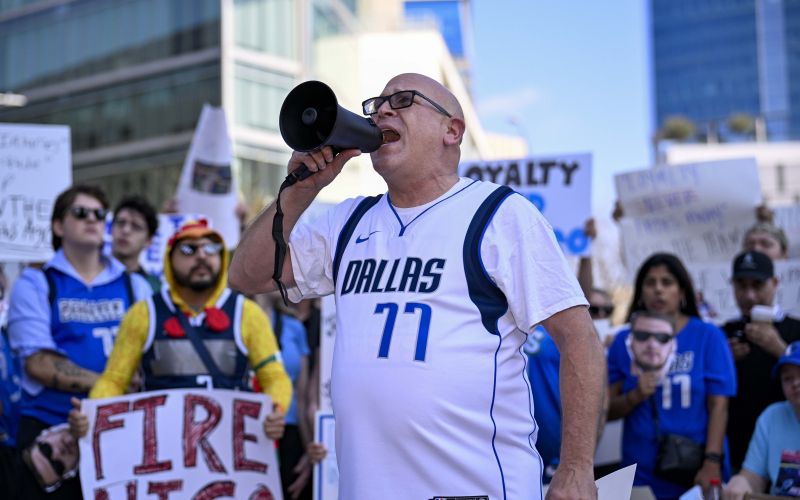 dallas prostesti.jpg