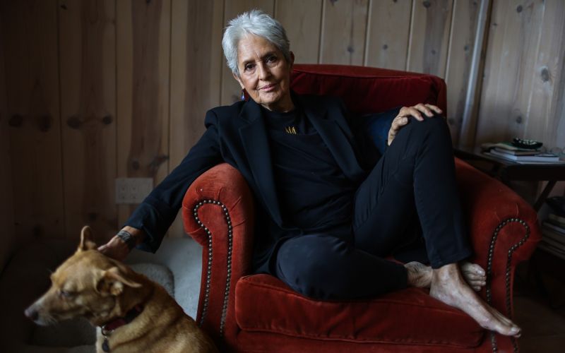 Joan Baez predlani v času izida njenega dokumentarca Jaz sem Hrup (2023)