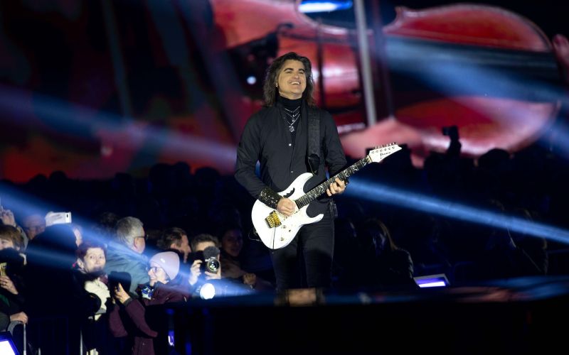 Ponos Nove Gorice – izjemni kitarist  Bor Zuljan, ki je vse prisotn