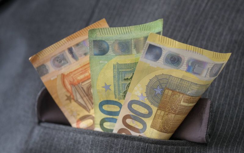 denar, korupcija.jpg