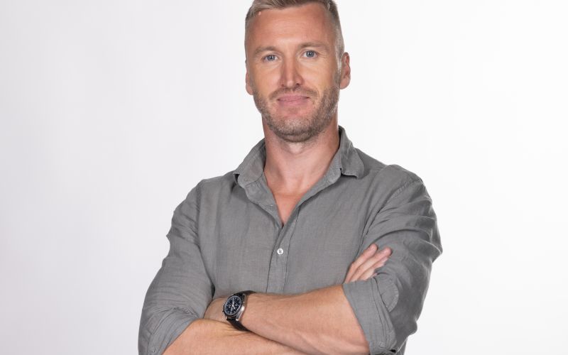 Denis Avdić - Ker ima toliko predstav po vsej Sloveniji zelo malo spi