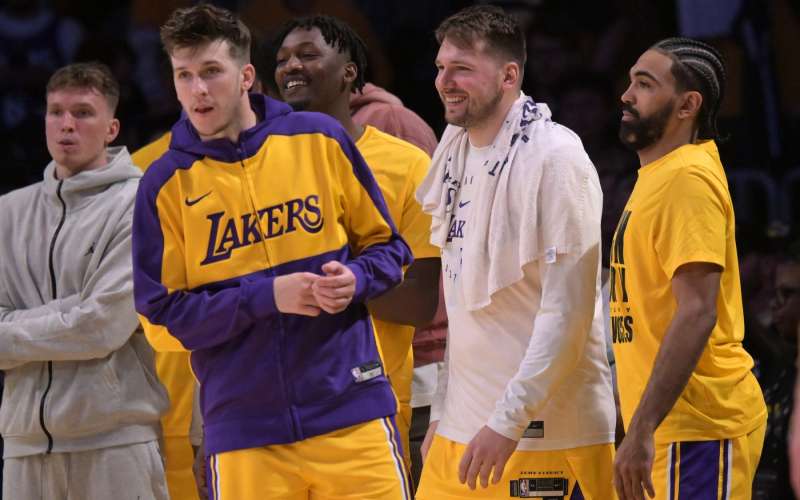 reaves doncic lakers.jpg