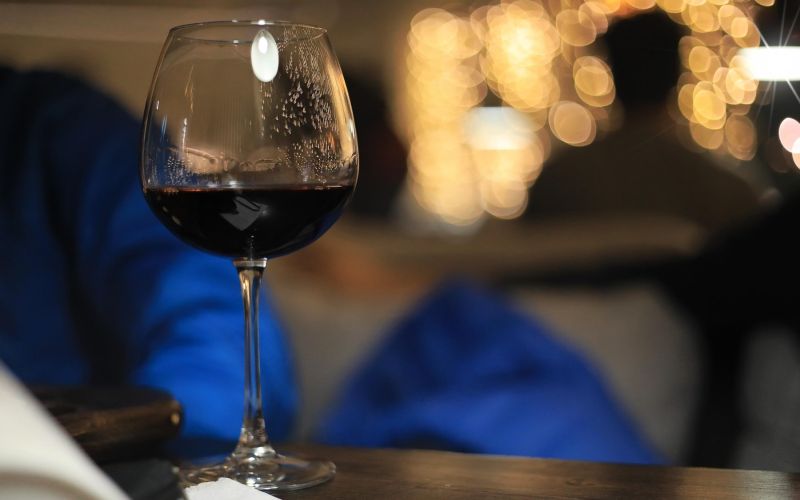 alkohol, kozarec vina.jpg