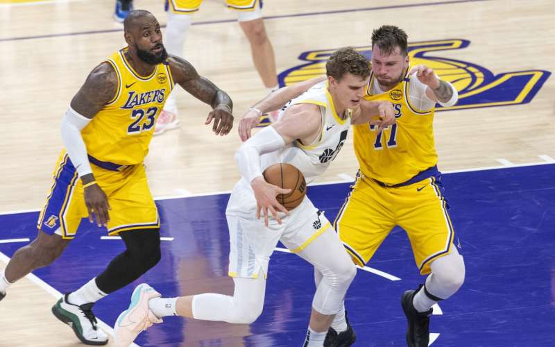 lebron james luka doncic pm.jpg