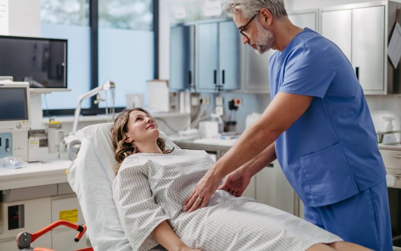 slepič, vnetje slepiča, zdravnik, trebuh