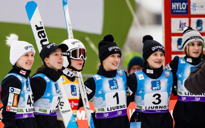 Ema Klinec, Taja Sitar, Nika Prevc, Nina Kontrec Taja Košir 25 af.jpg