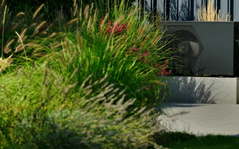 zakrivanje motilcev na vrtu