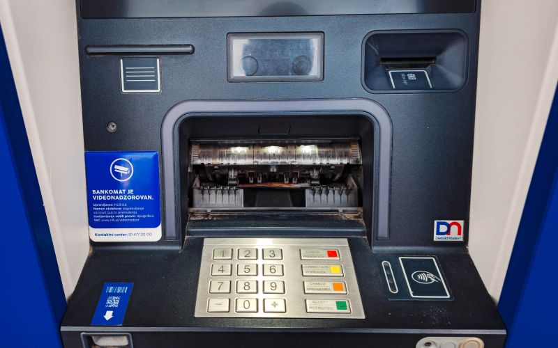 simbolična, bankomat, denar, bankomati