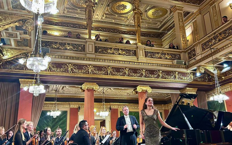 Lara Oprešnik (1).jpg