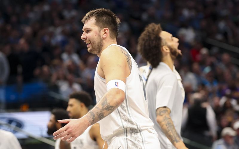 luka dončić dereck lively.jpg