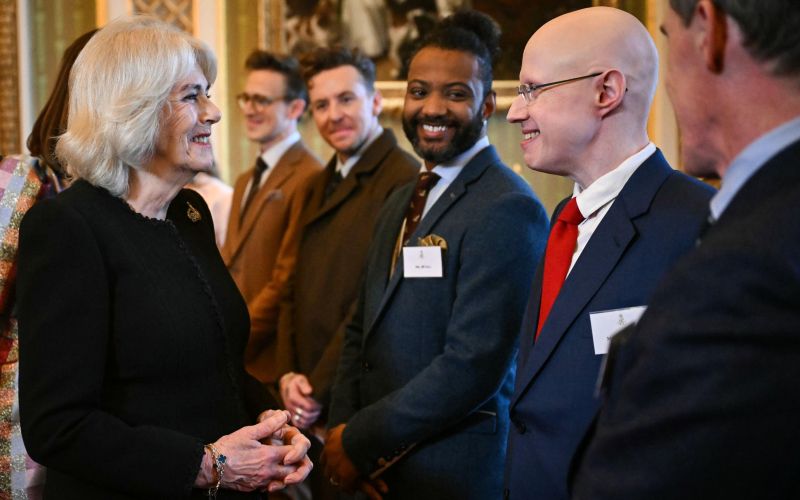 Kraljica Camilla, Matt Lucas - Camilla je poklepetala tudi s komikom Mattom Lucasom.