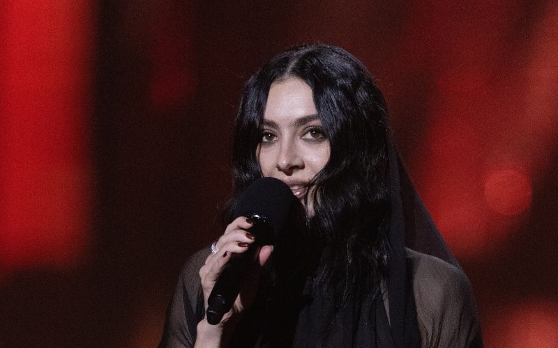 Briti, Charli xcx - Velika zmagovalka večera je bila Charli xcx