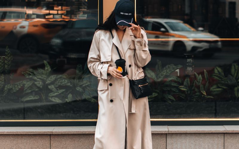 Trenč, plašč, kavbojke, moda, stil