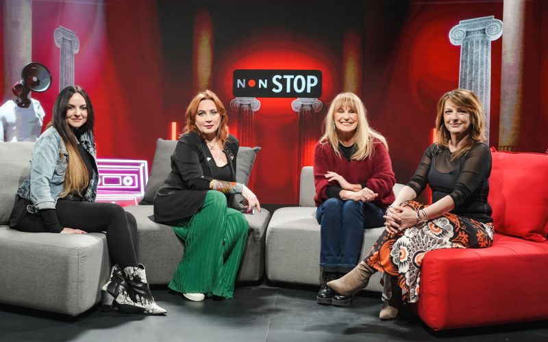 Zvezdana Mlakar, Katarina Keček  1