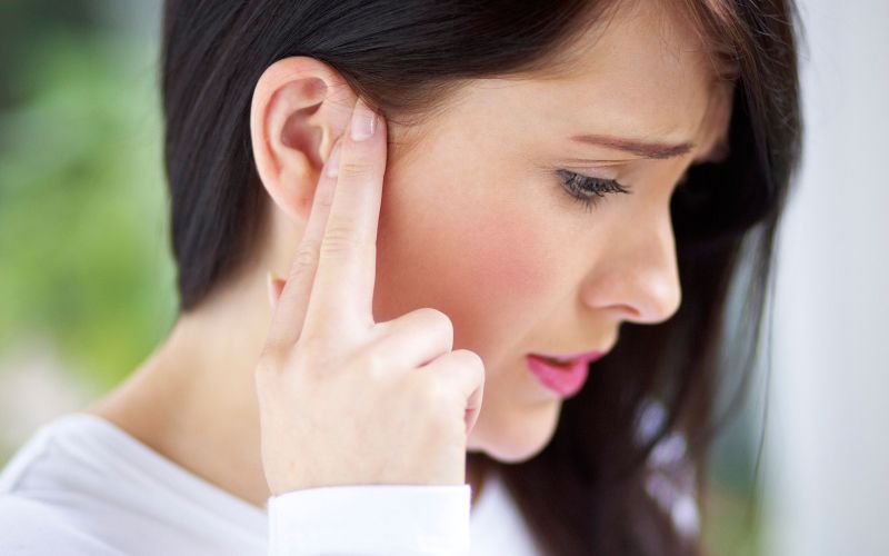 Tinitus, ušesa