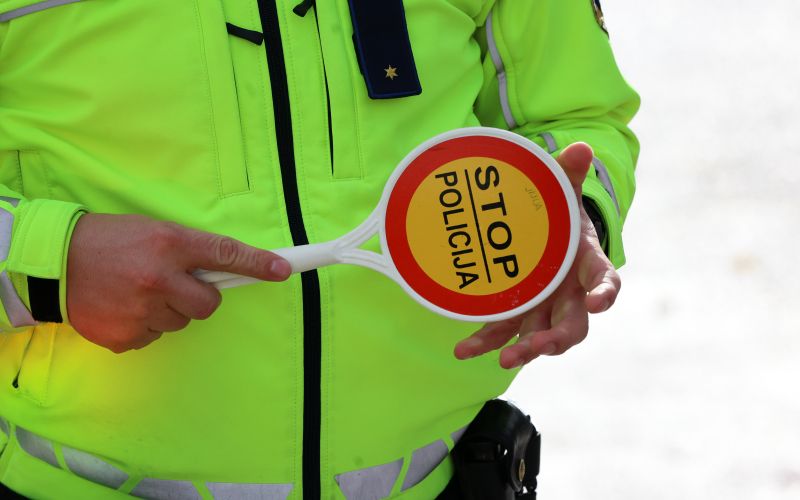 policija stop znak, meritev hitrosti