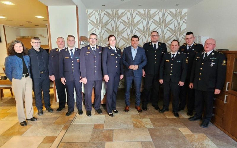 Podpis pogodb z gasilci.jpg