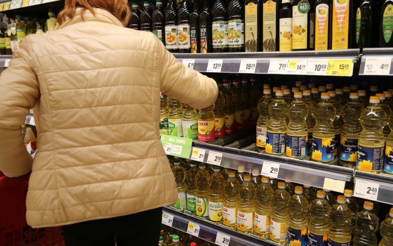 trgovina olje voziček nakupovanje