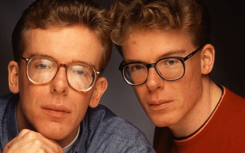 Charlie in Craig Reid, leta 1962 rojena Škotska dvojčka sta duet Proclaimers in igrata precej prepri