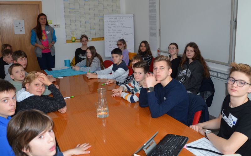 otroški parlament razprava.JPG