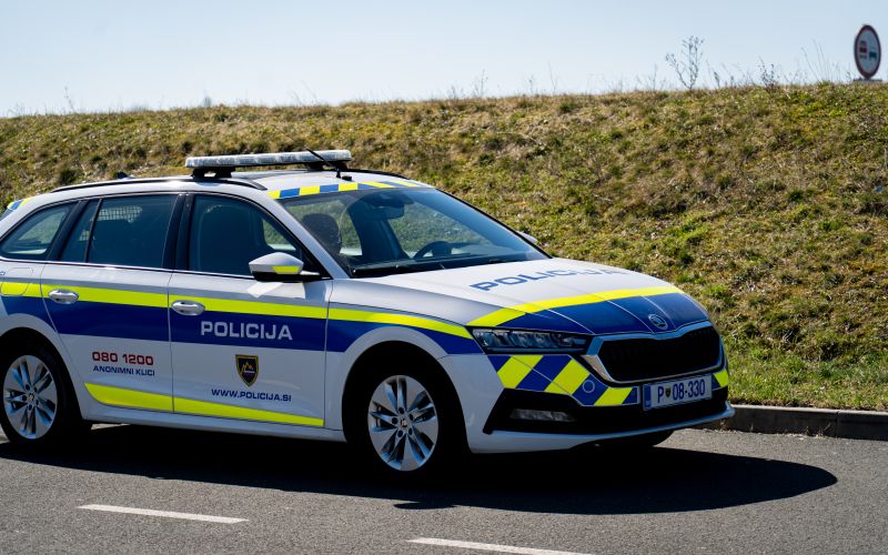 policija, simbolična, policijski-avto