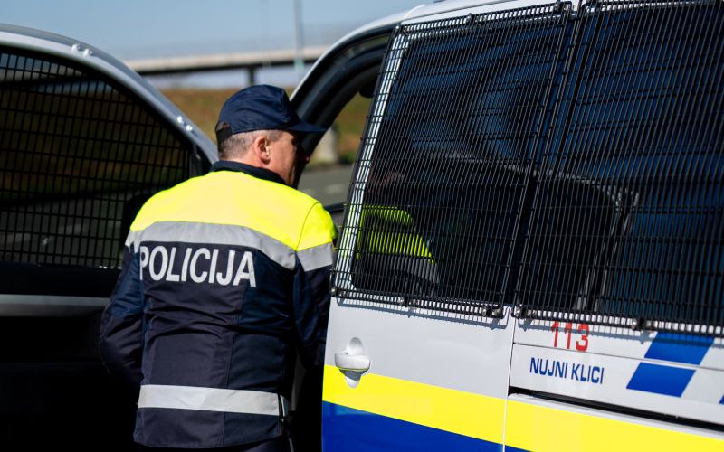 policija, simbolična, policijski-avto
