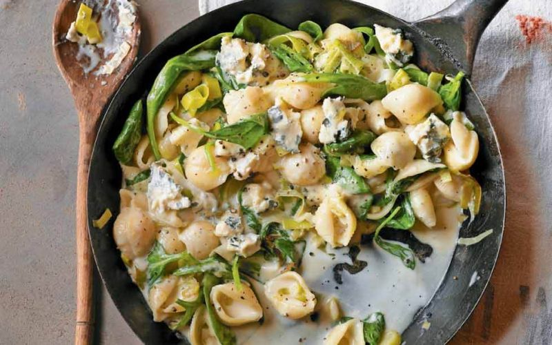 pasta with garlicky greens
