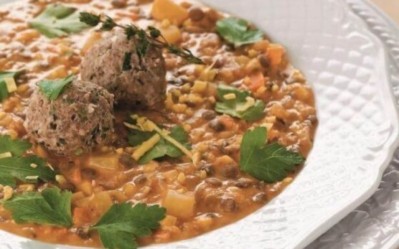 gorska-leca-z-mesnimi-cmoki-in-timijanom_558x620_acf_cropped